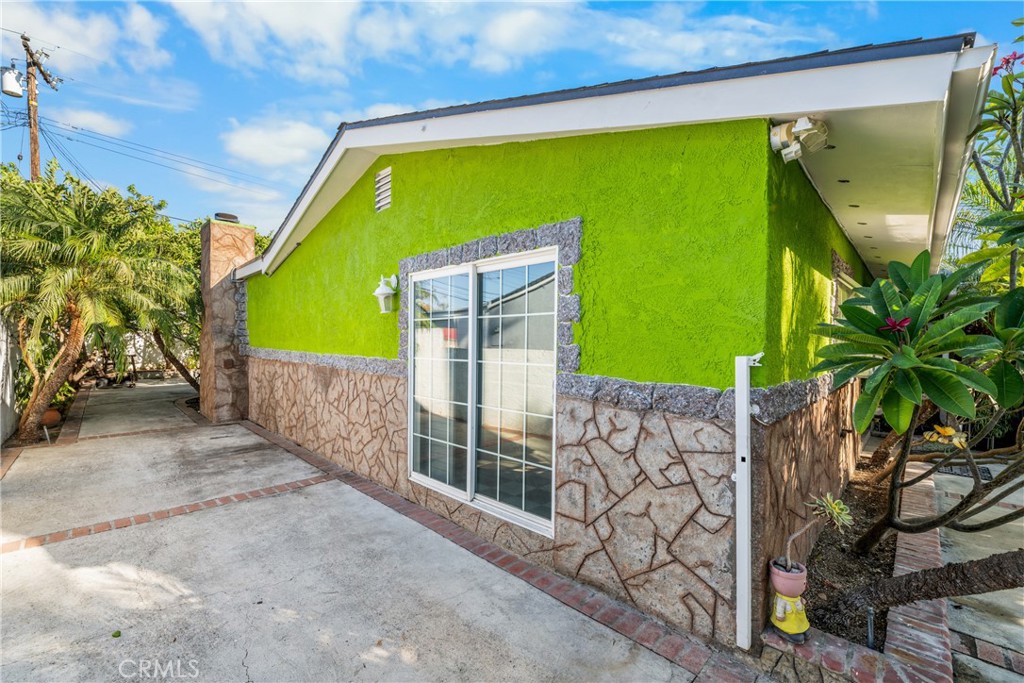 438 Cabana Property Photo 5