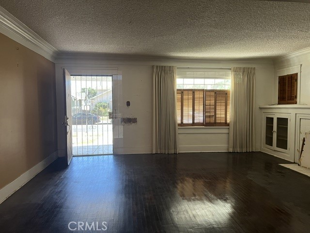 1763 W 42nd Property Photo 4
