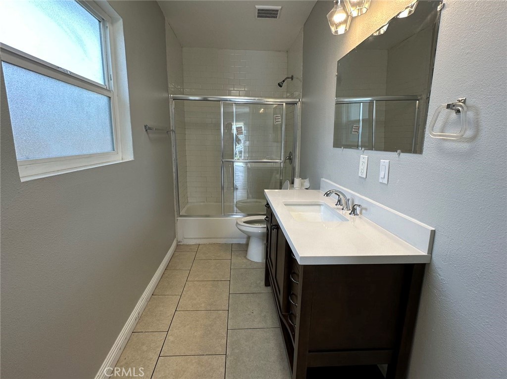 939 E D Street Property Photo 8