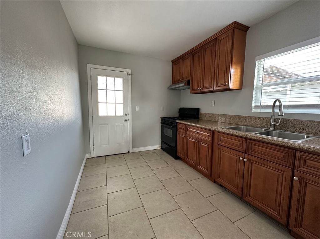 939 E D Street Property Photo 13