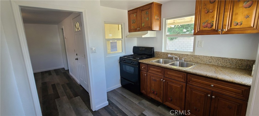 939 E D Street Property Photo 23