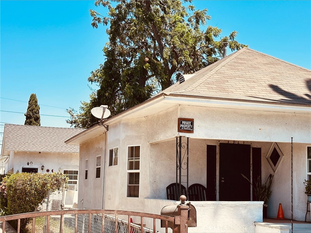 1261 E 48th Street Property Photo 2