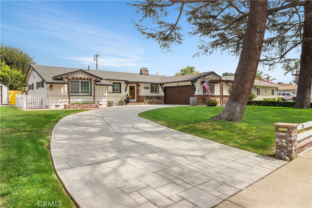 133 E Deodar St. Property Photo 2