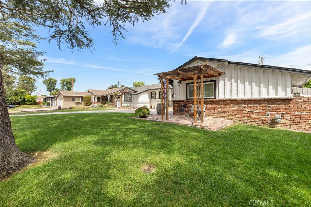133 E Deodar St. Property Photo 6