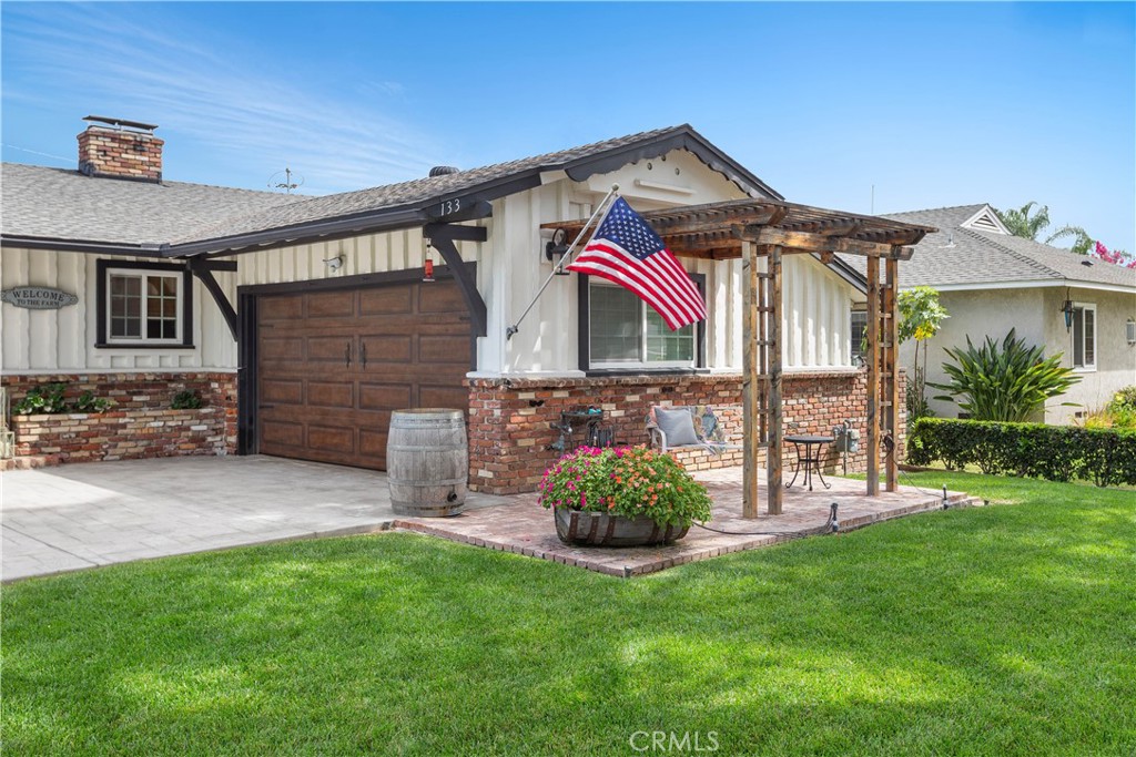 133 E Deodar St. Property Photo 8