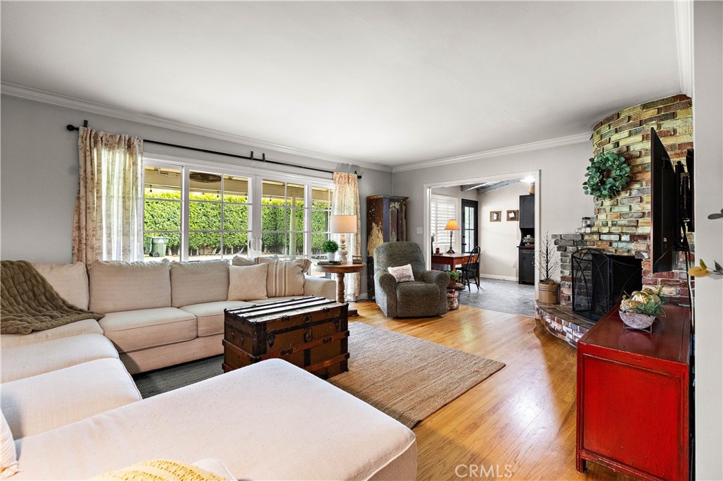 133 E Deodar St. Property Photo 11