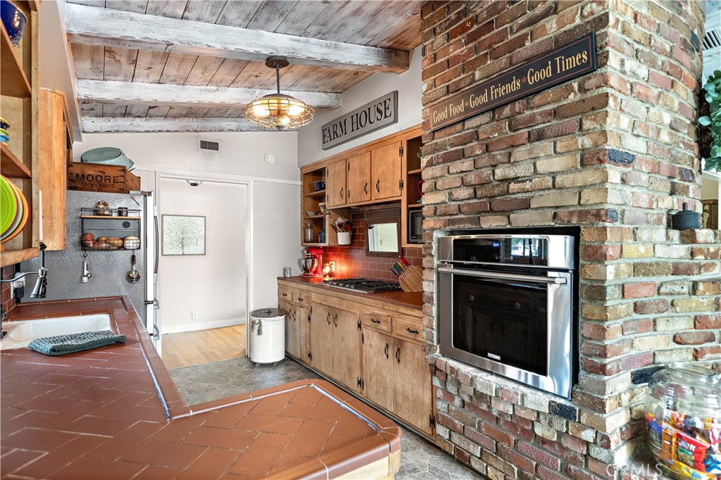 133 E Deodar St. Property Photo 16