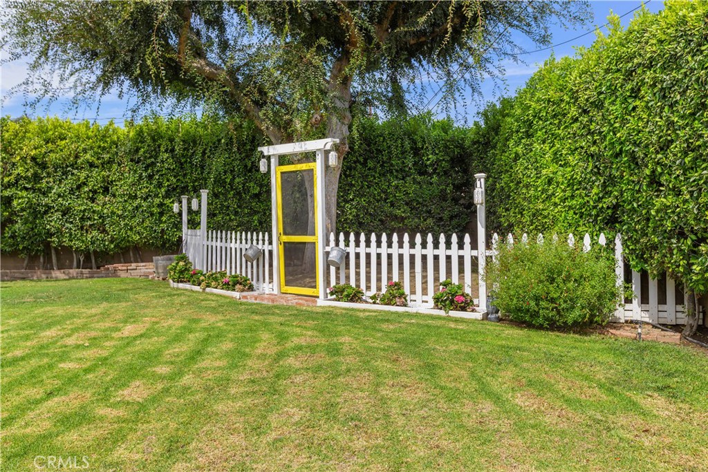 133 E Deodar St. Property Photo 35