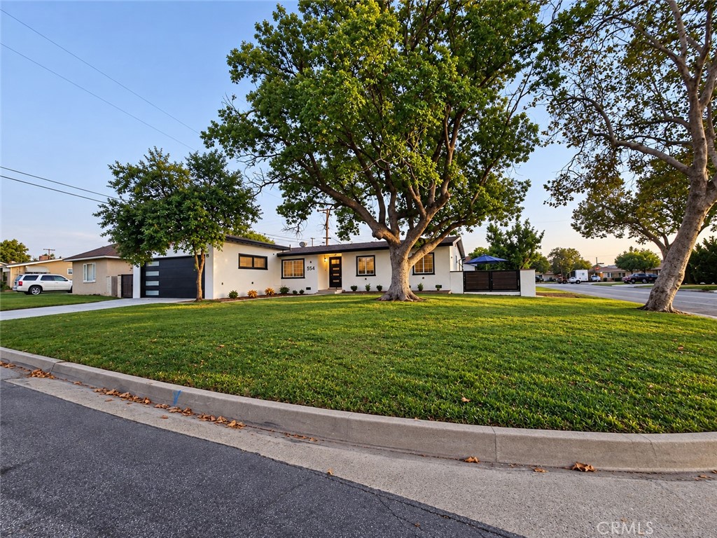 554 W Verness Street Property Photo 3