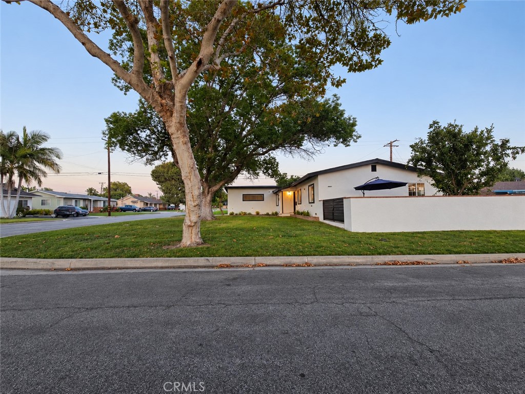 554 W Verness Street Property Photo 4