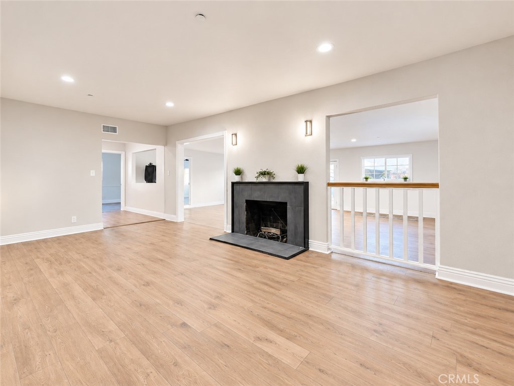 554 W Verness Street Property Photo 9