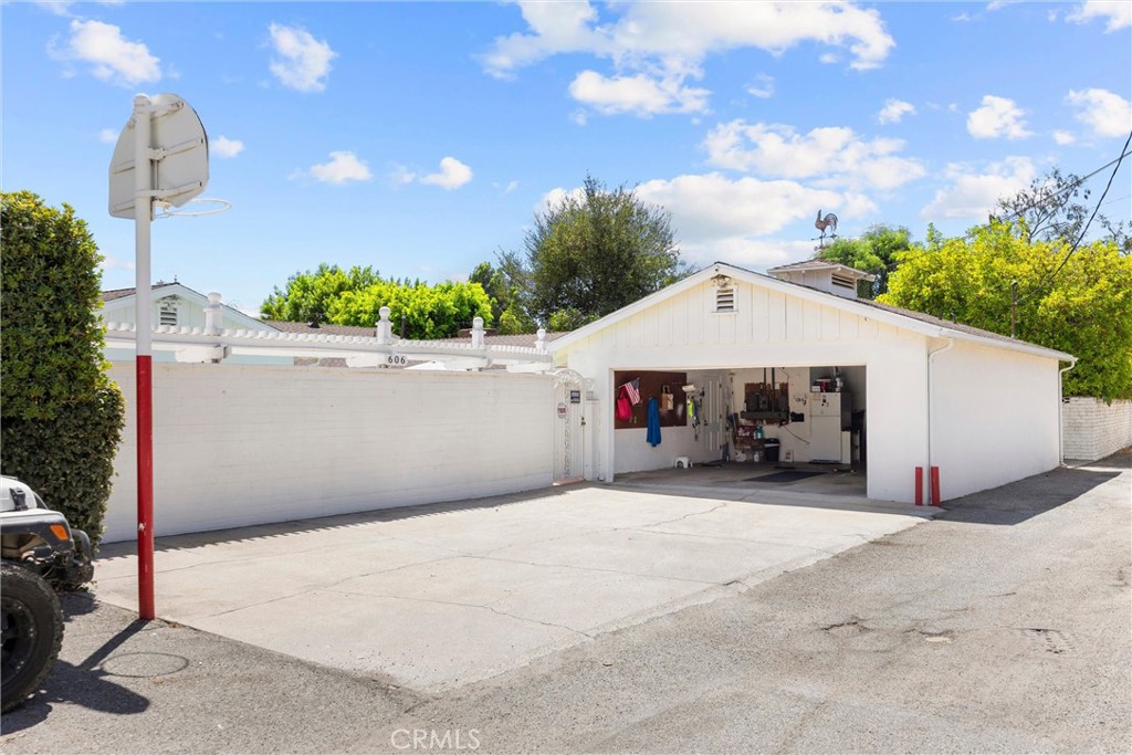606 E Parkdale Drive Property Photo 56