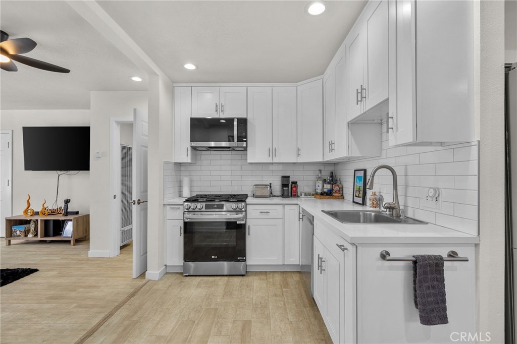 7941 Lemona Avenue Property Photo 6