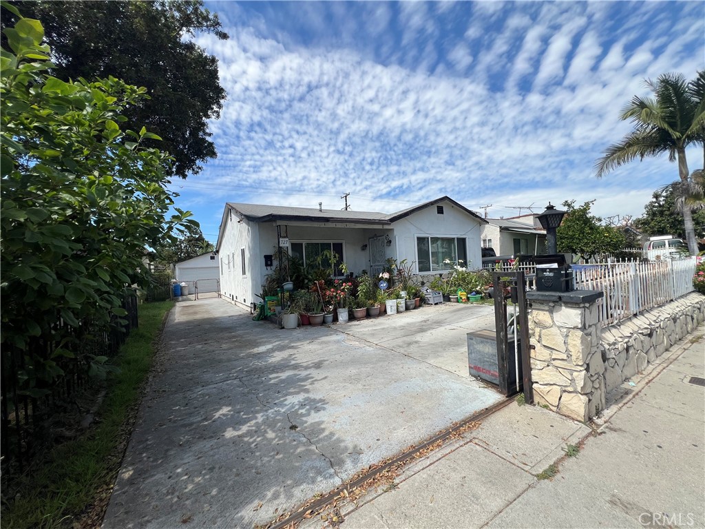 727 Oakford Property Photo 1
