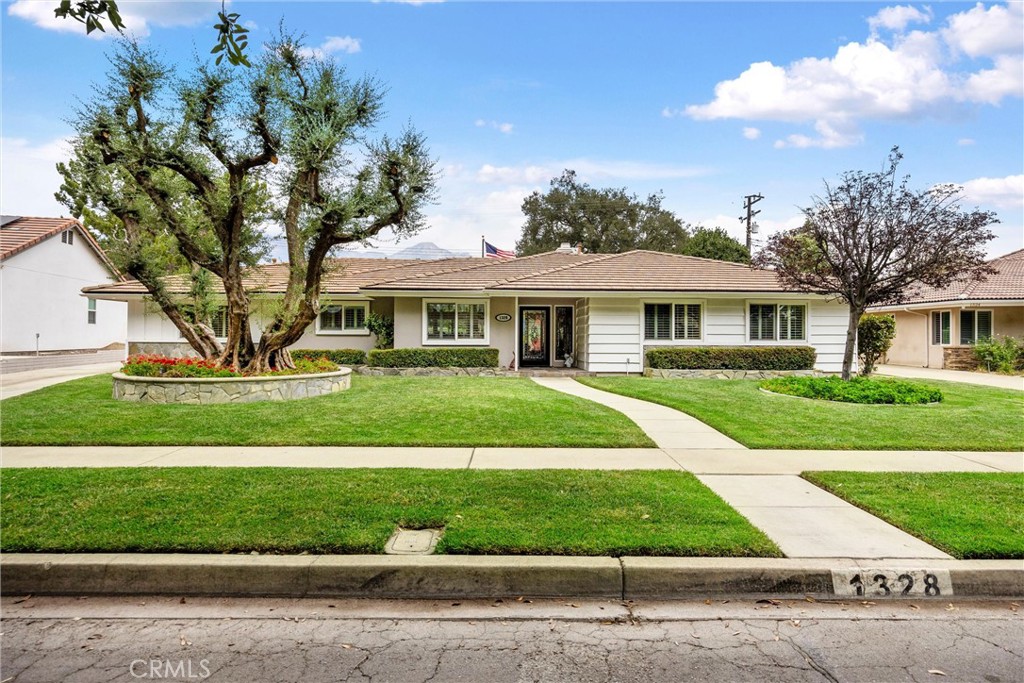 1328 Loma Sola Property Photo 4