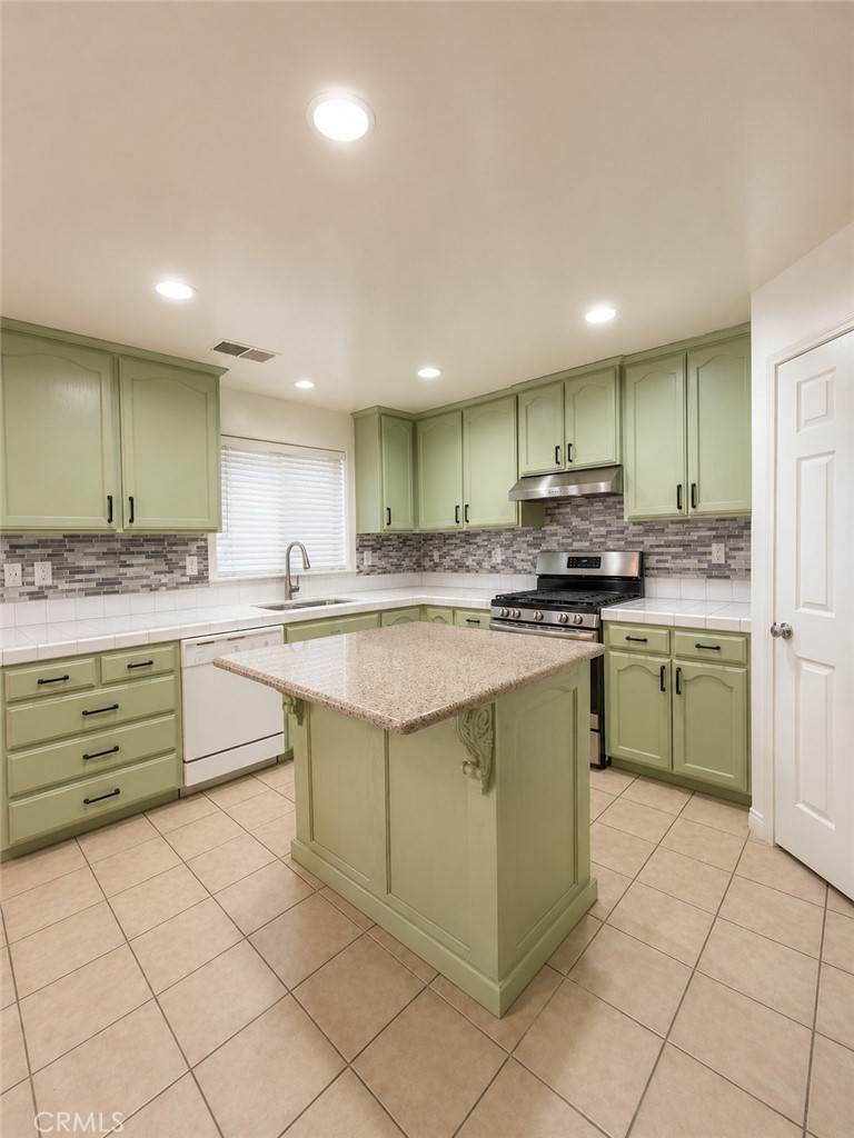 8910 Staten Island Property Photo 5