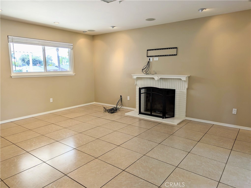 533 Esther Way Property Photo 5