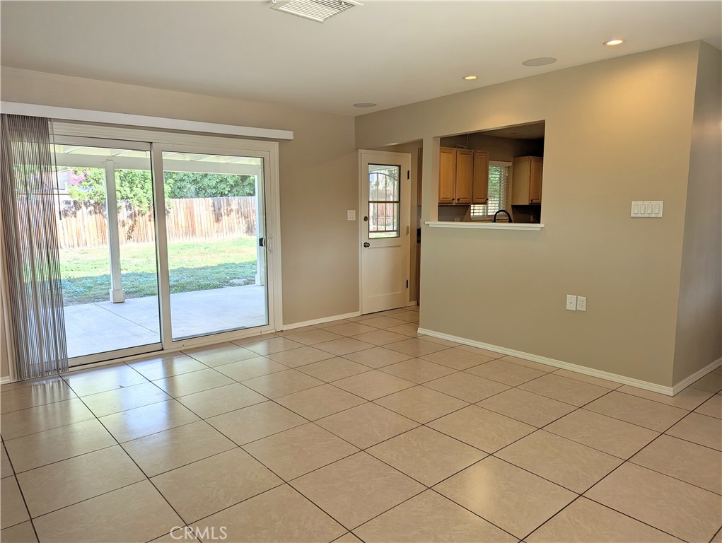 533 Esther Way Property Photo 6