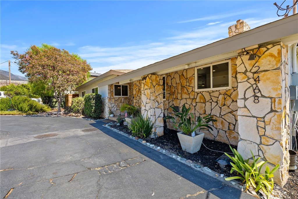 2468 Burt Street Property Photo 14