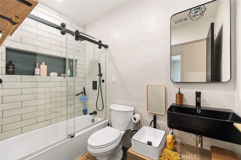 2468 Burt Street Property Photo 35