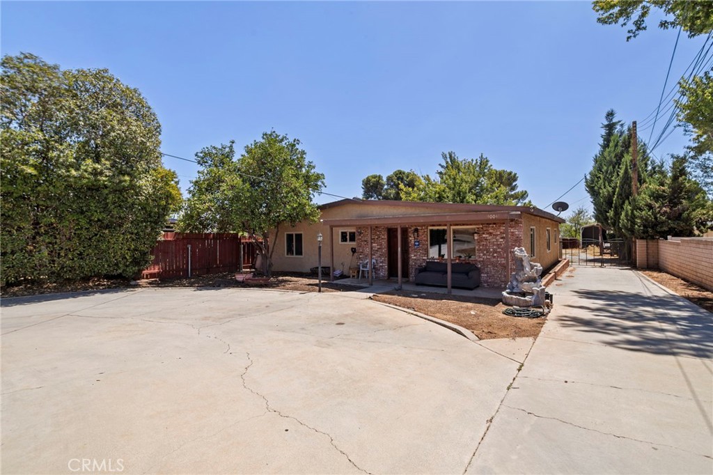 40041 Dutton Property Photo 2
