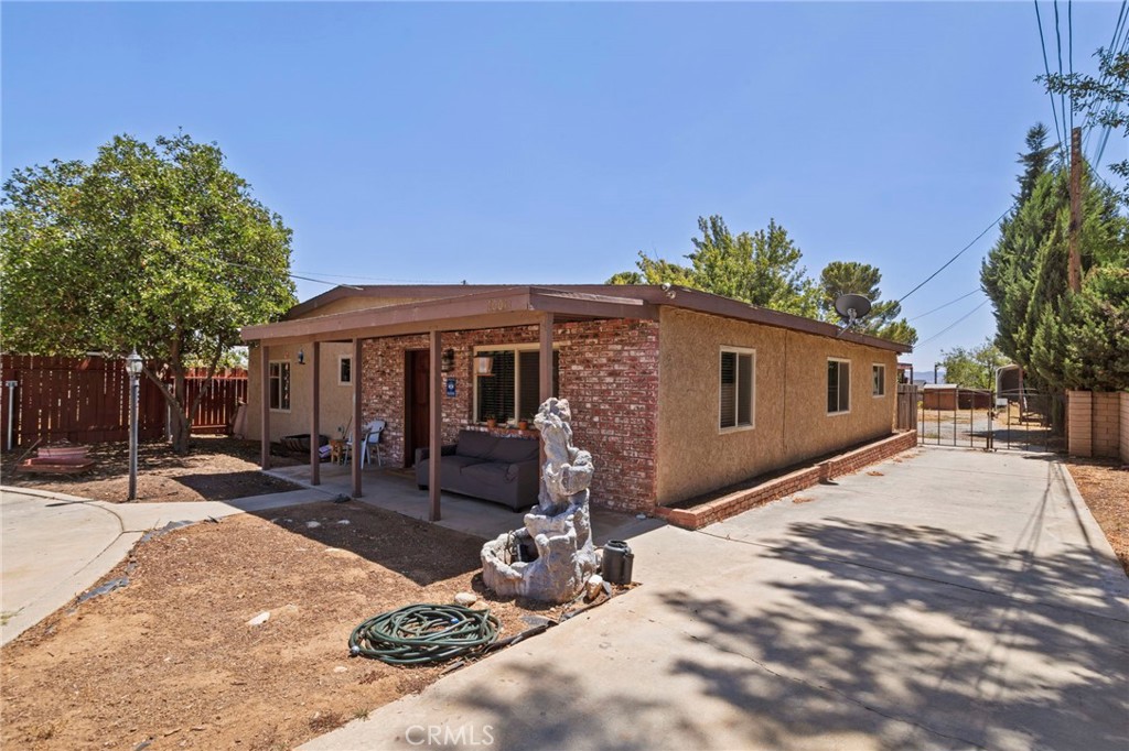 40041 Dutton Property Photo 1