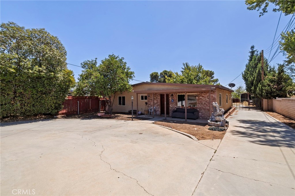 40041 Dutton Property Photo 3