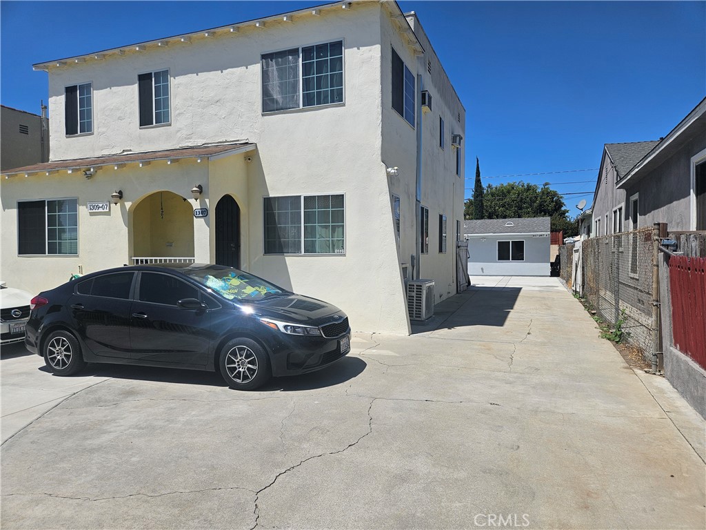 1307 S Woods A Property Photo 1