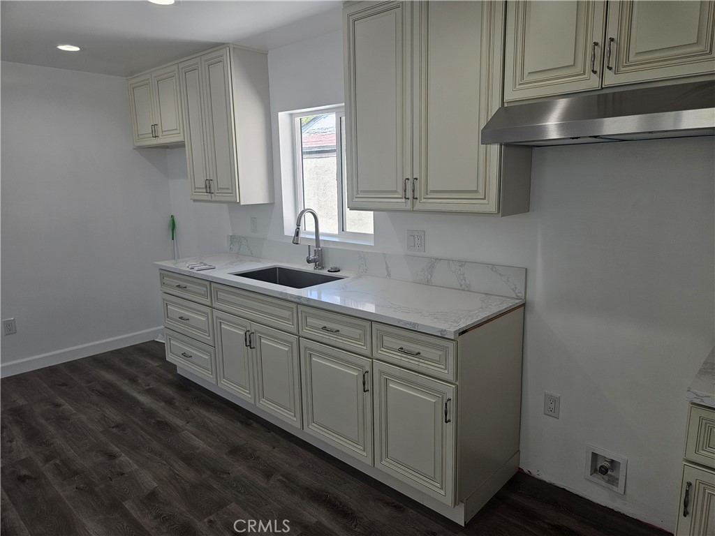 1307 S Woods A Property Photo 7