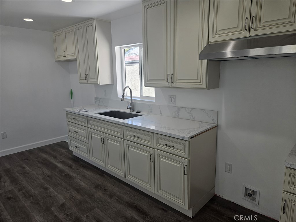 1307 S Woods A Property Photo 8