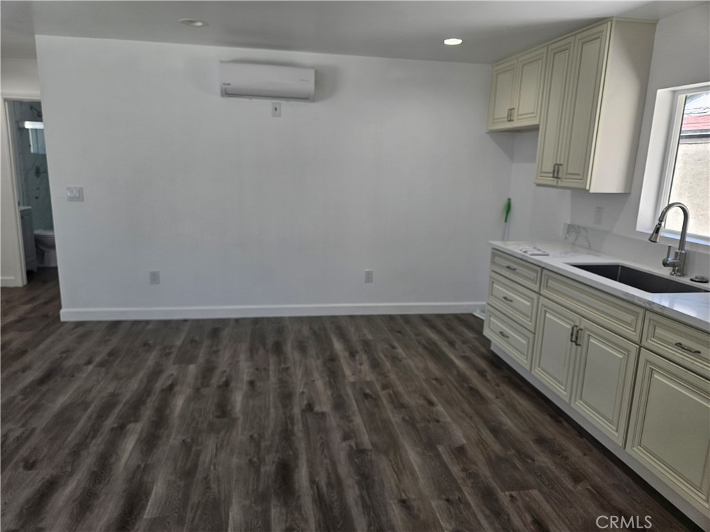 1307 S Woods A Property Photo 9