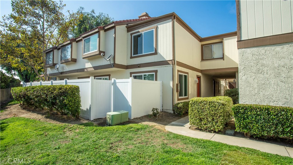 1216 S Cypress D Property Photo 1