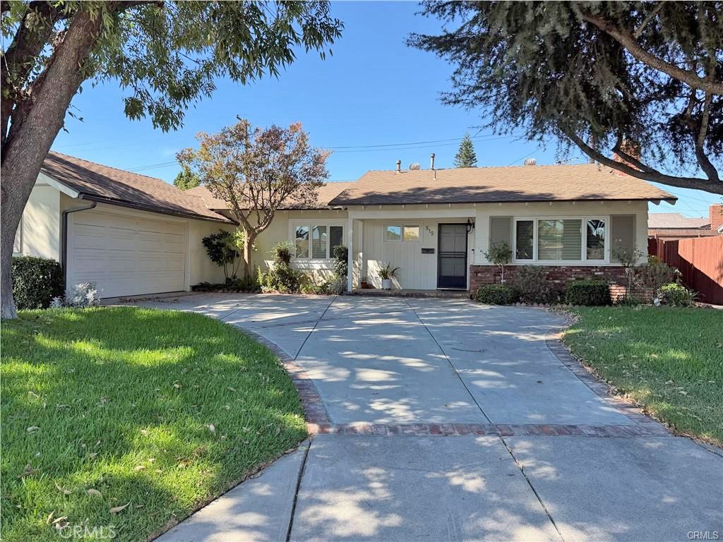 515 W Marbury Property Photo 1