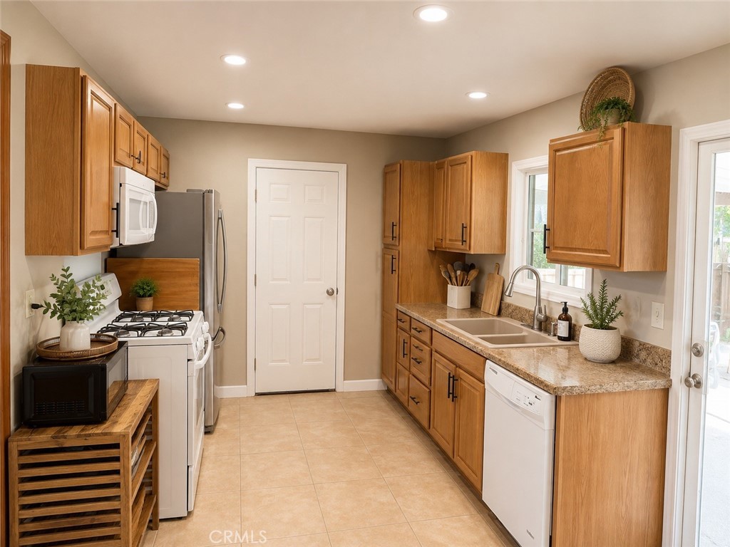 12664 Esther Property Photo 10