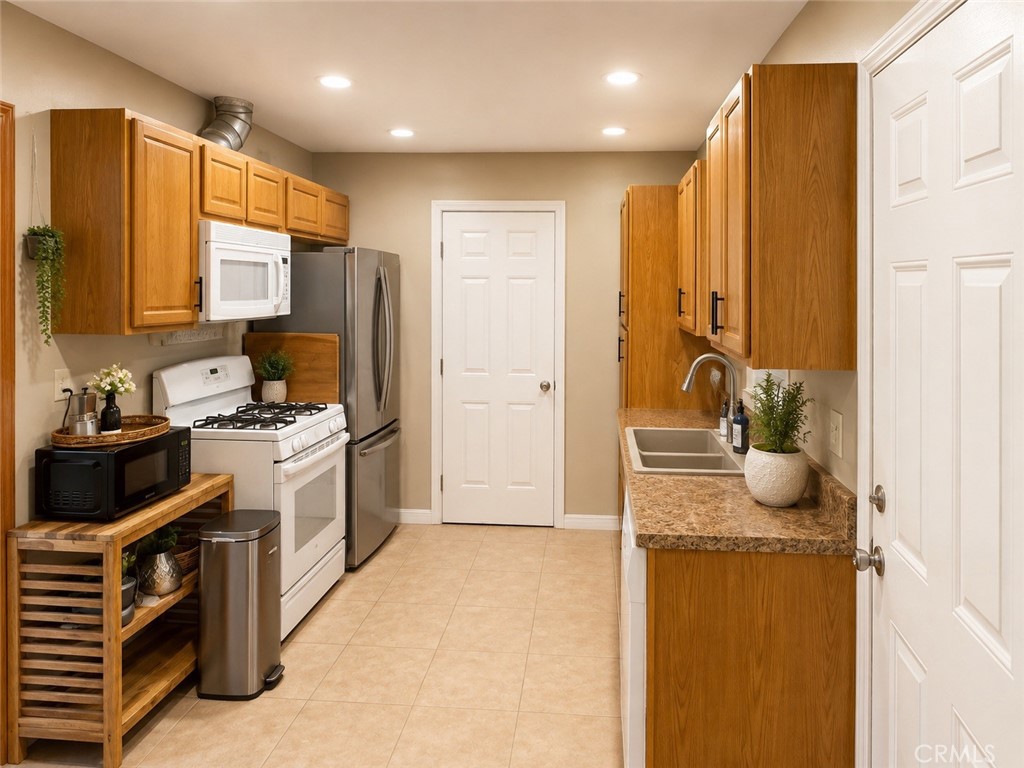 12664 Esther Property Photo 11