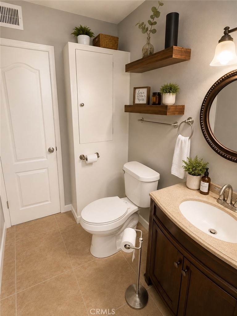 12664 Esther Property Photo 15