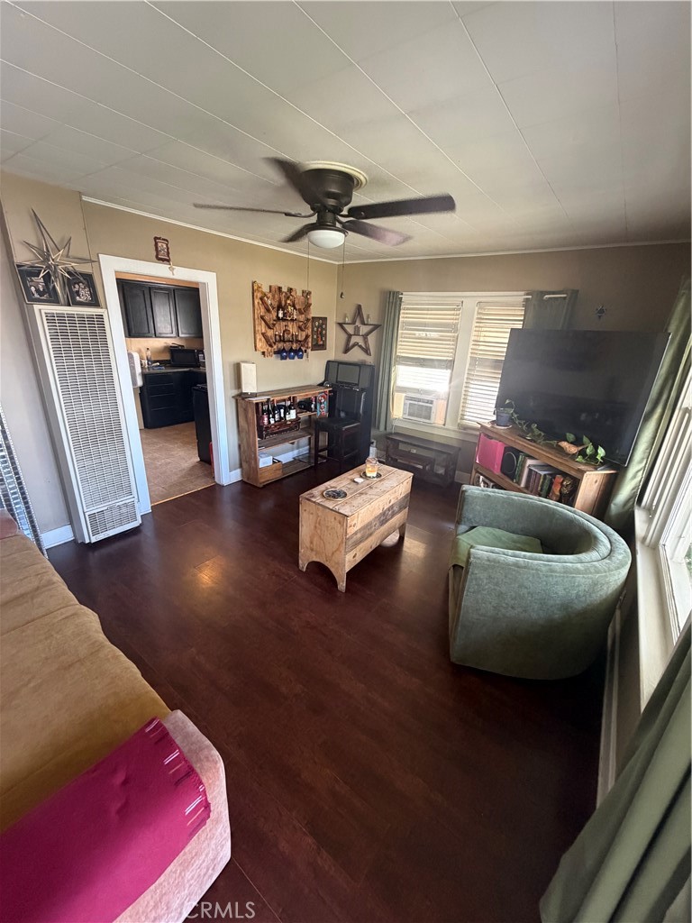 936 N Laurel Property Photo 4