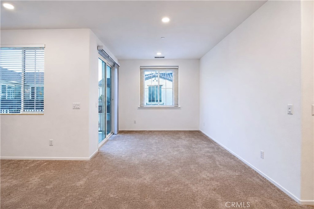 5585 Kate Way 6 Property Photo 4