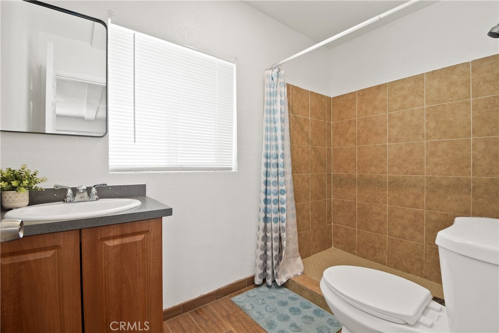 3008 N Arrowhead B Property Photo 5