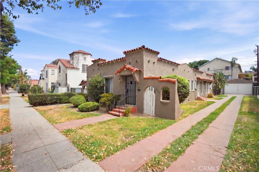 2472 Chestnut Avenue Property Photo 1