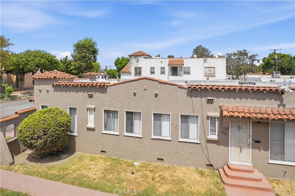 2472 Chestnut Avenue Property Photo 4