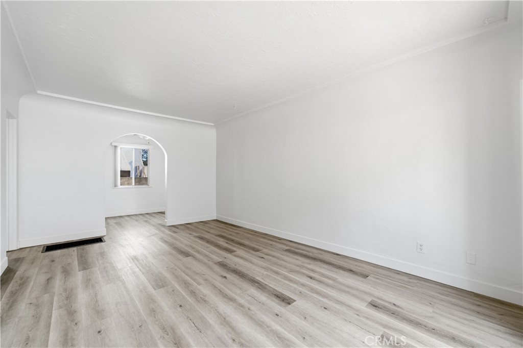 2472 Chestnut Avenue Property Photo 6
