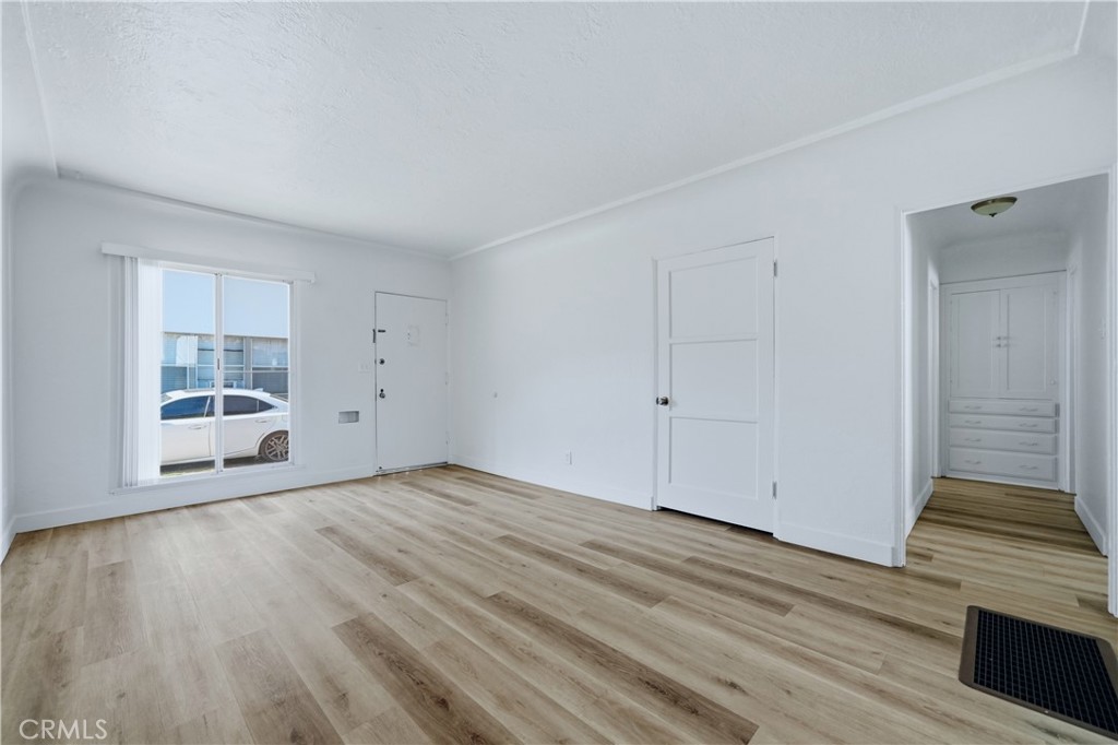 2472 Chestnut Avenue Property Photo 9