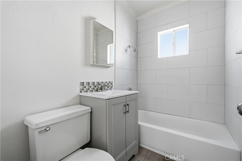 2472 Chestnut Avenue Property Photo 24