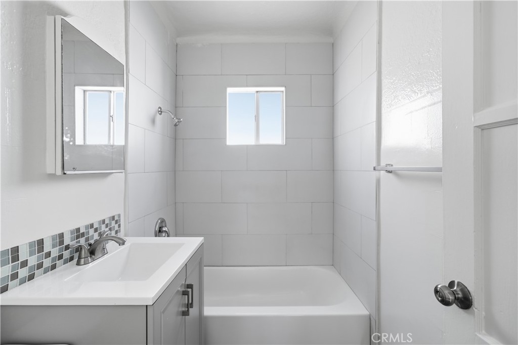 2472 Chestnut Avenue Property Photo 25