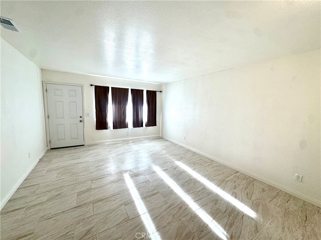 16214 Juniper Street 2b Property Photo 4