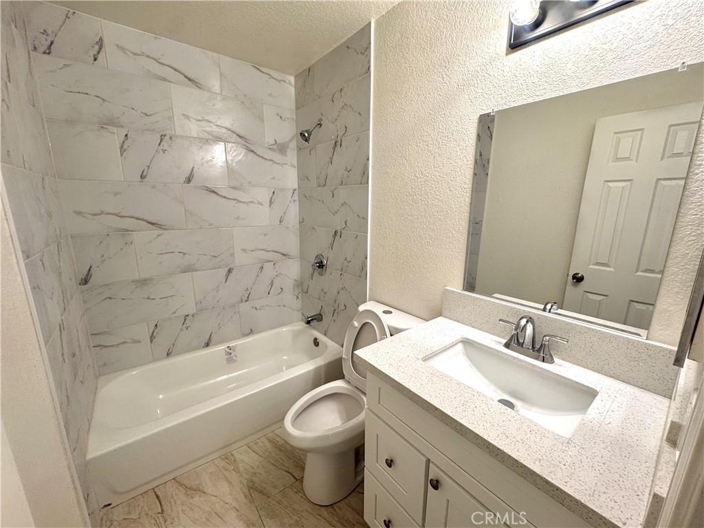 16214 Juniper Street 2b Property Photo 5