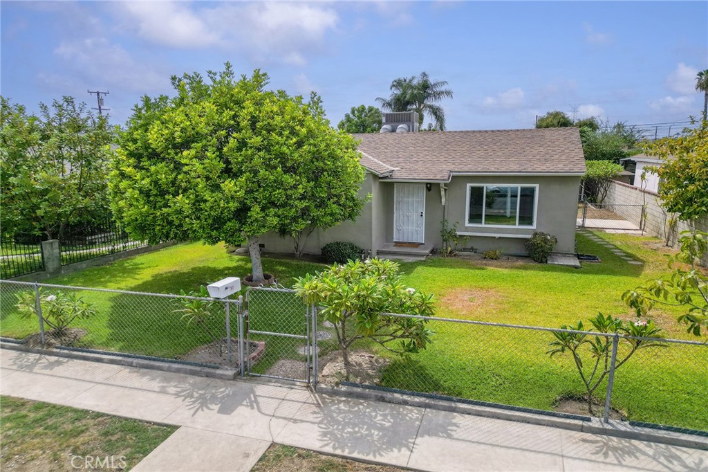 5125 N Landis Property Photo 1