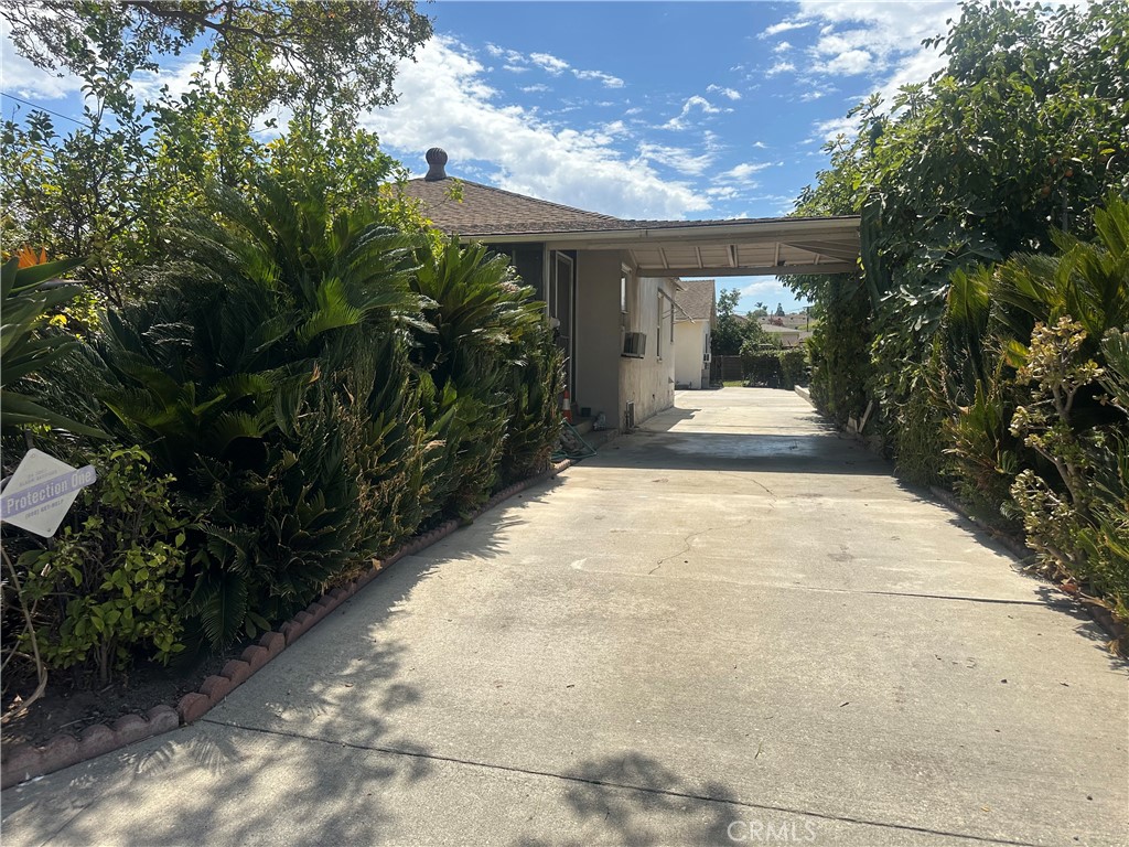 334 1/2 Edgley Dr Property Photo 3