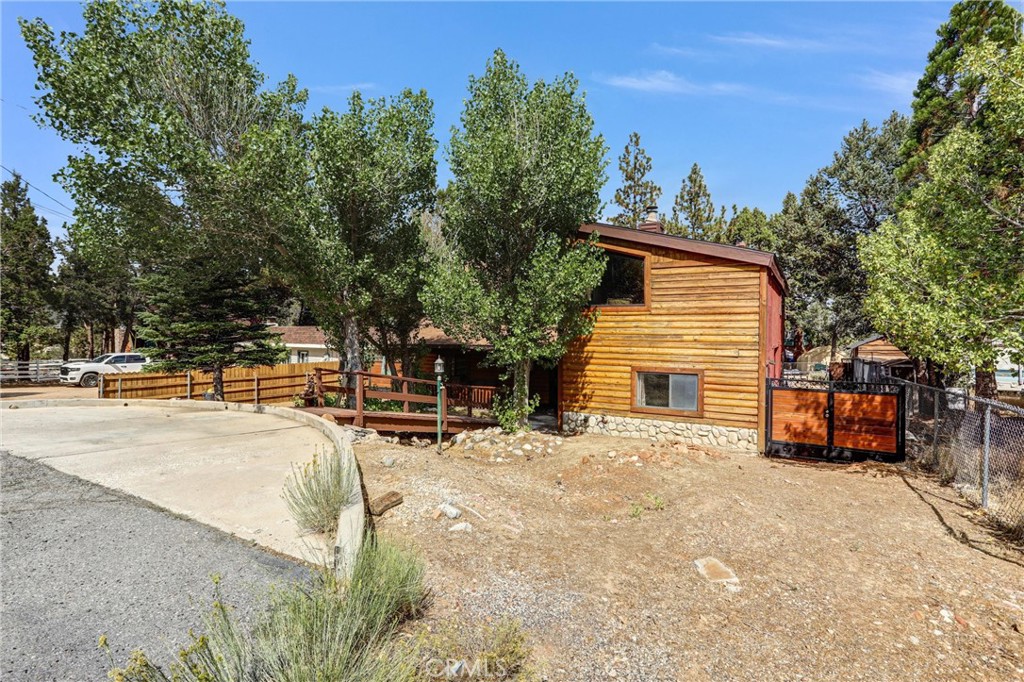 356 Greenspot Boulevard Property Photo 2